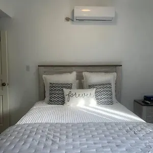 Little Cole Bay Apartment